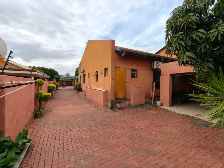 Commercial Property for Sale in Heuwelsig North West